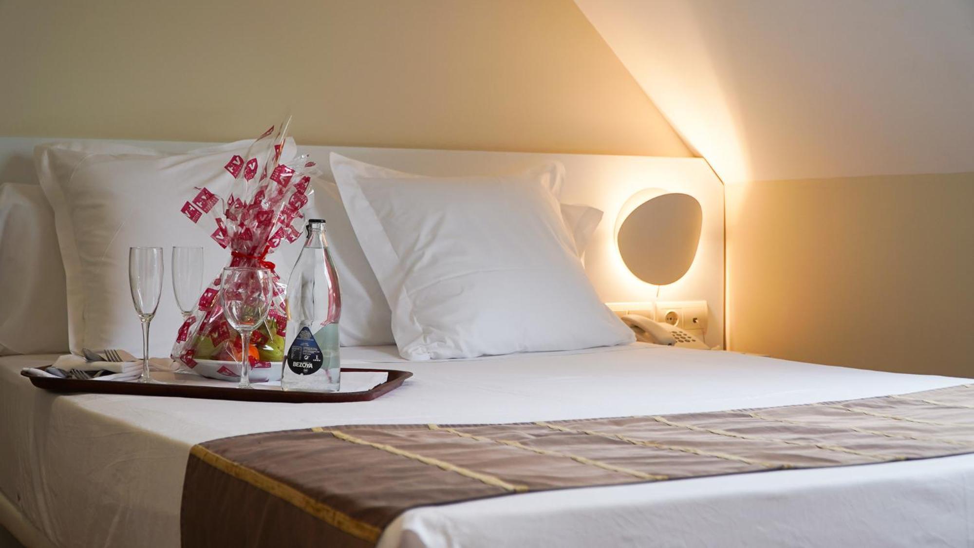 เวร์ติเซ เซบียา Hotel เซบีญา ภายนอก รูปภาพ