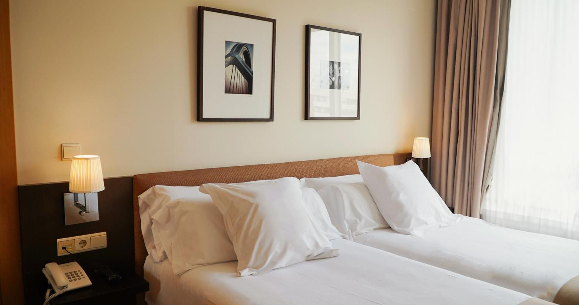 เวร์ติเซ เซบียา Hotel เซบีญา ภายนอก รูปภาพ