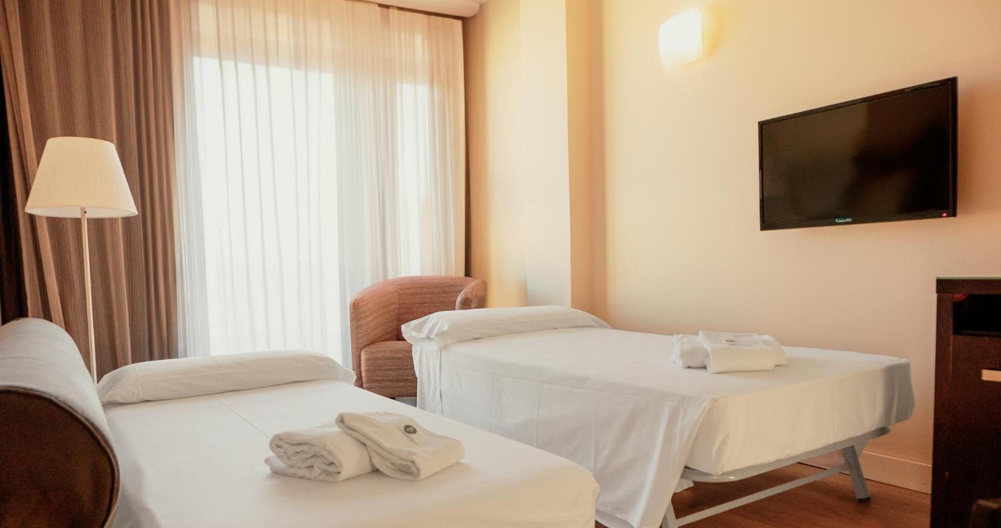 เวร์ติเซ เซบียา Hotel เซบีญา ภายนอก รูปภาพ