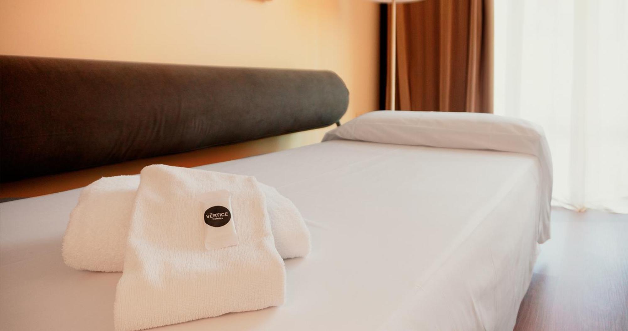 เวร์ติเซ เซบียา Hotel เซบีญา ภายนอก รูปภาพ